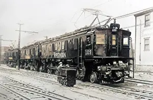 Midget: The Midget and the Leviathan, small and large railway engine