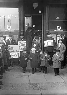Candidates: Midgets leaving the polling station, 1932