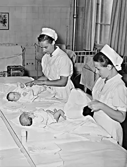 Midwives: Midwives in the newborn nursery, 1941
