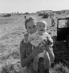 Pickers: Migrant potato pickers. Tulelake, Siskiyou County, Californi
