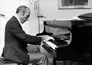 Estrella: Miguel Estrella