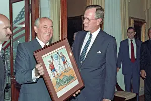 Jest: Mikhail Gorbachev and George Bush, 1990