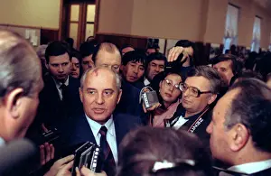Rsfsr: Mikhail Gorbachev and journalists, 1990
