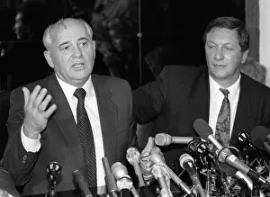 Borovoi: Mikhail Gorbachev and Konstantin Borovoi at press
