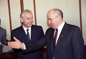 Modrow: Mikhail Gorbachev meets Hans Modrow, 1990