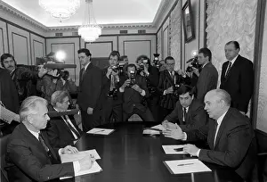 Modrow: Mikhail Gorbachev meets Hans Modrow, 1990