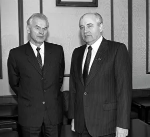 Modrow: Mikhail Gorbachev meets with Hans Modrow, 1990
