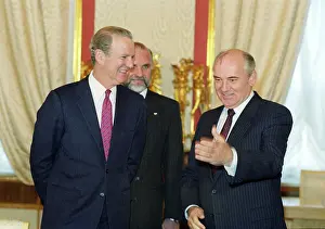 Sssr: Mikhail Gorbachev meets James Baker, 1989