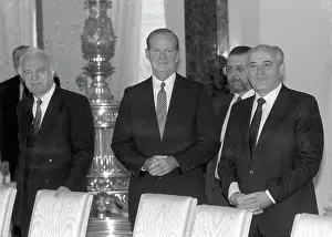 Sssr: Mikhail Gorbachev meets James Baker, 1990