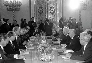 Sssr: Mikhail Gorbachev meets James Baker, 1990