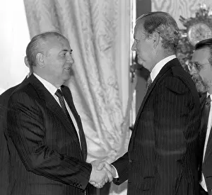Sssr: Mikhail Gorbachev meets James Baker, 1990