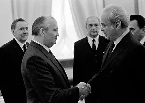 Perez: Mikhail Gorbachev meets Javier Perez de Cuellar, 1985