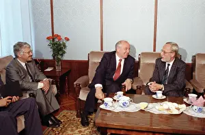 Lothar: Mikhail Gorbachev meets Lothar de Maiziere, 1990