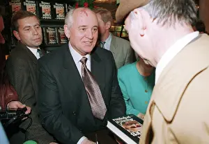 Readers: Mikhail Gorbachev meets with readers, 1995