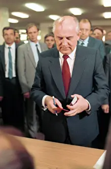 Rsfsr: Mikhail Gorbachev to poll, 1990