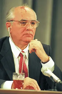Journalists: Mikhail Gorbachev at press conference, 1990