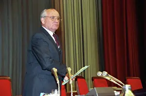 Lizunov: Mikhail Gorbachev before session, 1991