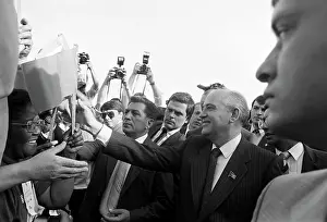 Gorbachev: Mikhail Gorbachev visit to Cuba, 1989