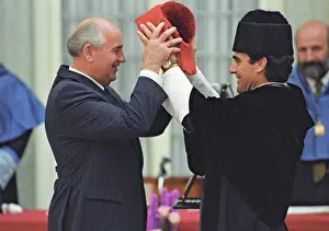 Honorable: Mikhail Gorbachev visit to Spain, 1990