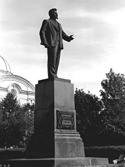 Sculptors: Mikhail Kalinin's monument. Kalinin, 1975