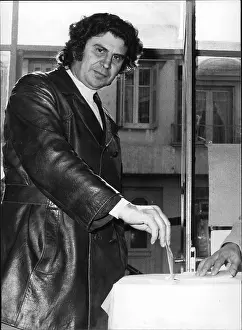 Mikis: Mikis Theodorakis casting his vote in Greek elections