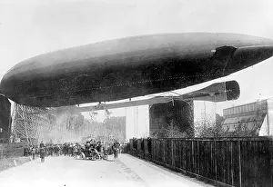 Gross: The military airship Gross II during the launch preparatio