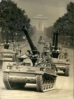 Canons: Military parade for 14 July celebrations, Paris
