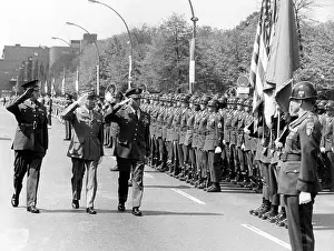 Metzler: Military parade on the Armed Forces Day in Berlin