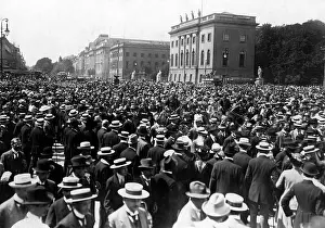 Euphoria: Military parade in Berlin, 1914