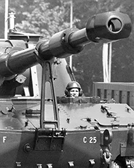 Juli: US military parade in Berlin