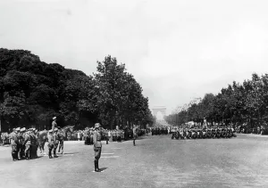 Schaumburg: Military parade in Paris