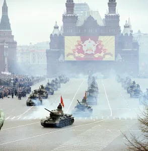 40th: Military parade in Red Square, 1985