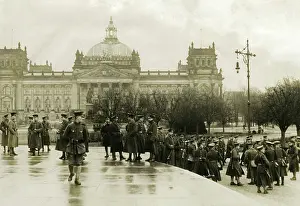 Protects: The military protects the Reichstag during
