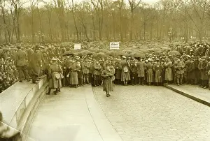 Demand: The military protects the Reichstag during