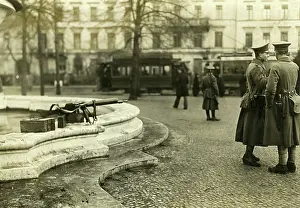 Protects: The military protects the Reichstag during