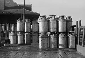 Minot: Milk - dairy - industry - transport - containers