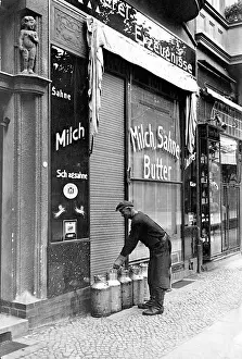 Jugs: Milk delivery in the 1920s