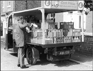 Milkmen: MILKMAN AND HIS FLOAT