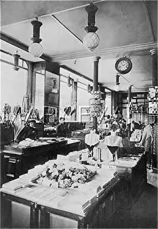 Argent: MILLINER'S SHOP/PARIS