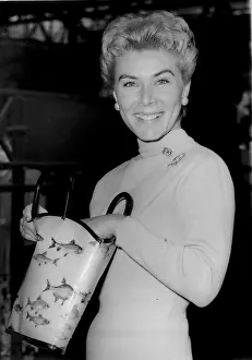 Mindy: Mindy Carson, American singing star