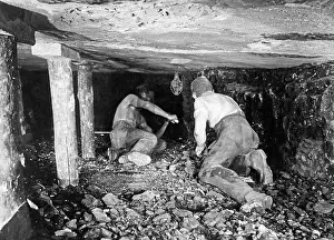 Seam: Miners during coal mining, 1928