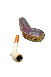 Boxed: Miniature clay pipe and case