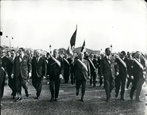 Frey: Ministers in pro-Gaullist demonstration, Paris