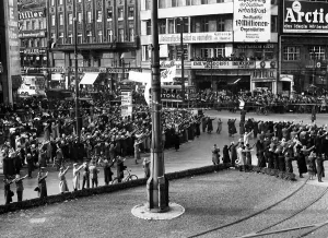 Potsdamer: Minute of silence at Potsdamer Platz, 1933
