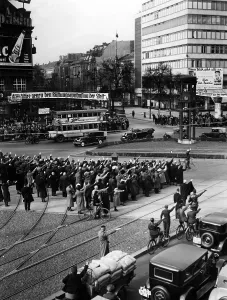 Potsdamer: Minute of silence at Potsdamer Platz, 1933