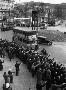 Potsdamer: Minute of silence at Potsdamer Platz, 1933