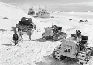 Unloading: Mirny antarctic Station
