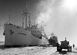 Unloading: Mirny antarctic Station