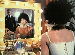 Dressing Table: The Mirror Crack'D (1980)