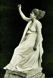 Belmore: Miss Belmore, actress